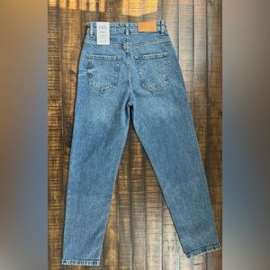 Zara — Mom Fit Jeans